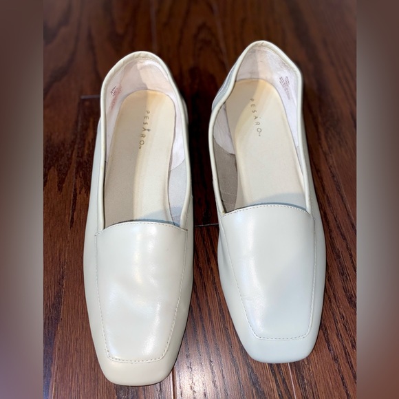Pesaro Jenny Leather Slip On Flat Loafer
Size 9 1/2 - Picture 2 of 14